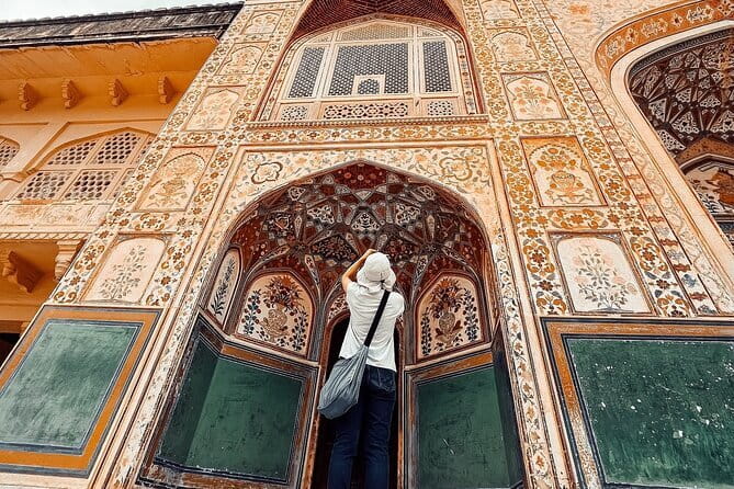 2 Day Jaipur Tour for First-Time Visitors - Day 1: City Palace, Hawa Mahal, Jantar Mantar, and the Pink City photo circuit