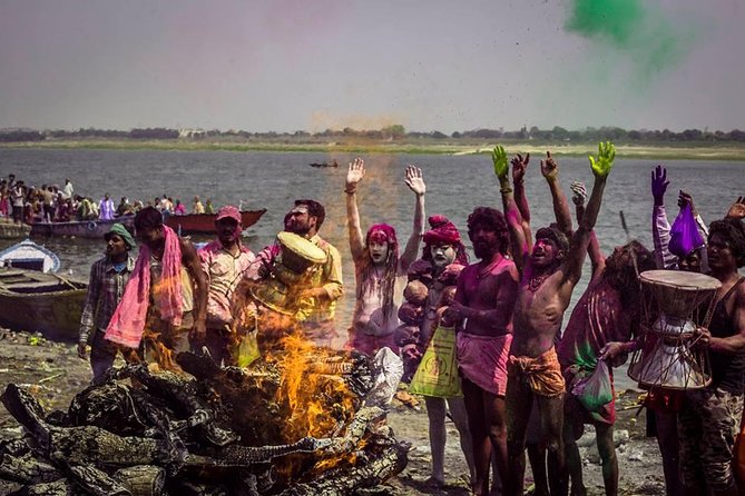 3 Days Varanasi Tour Package for First Timers - Day 1 evening: cremation rituals and Ganga Aarti as your first real introduction