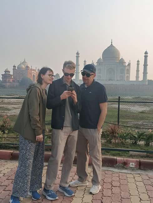 4-Day Luxury Golden Triangle Tour to Delhi,Agra and Jaipur - Day 2 at the Taj Mahal, Sunrise Timing and the Battery Bus Detail