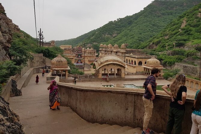 6-Day Private Tour of the Golden Triangle - Day 1 in Delhi: Mughal Masterpieces, a Free Mosque Visit, and Qutb Minar
