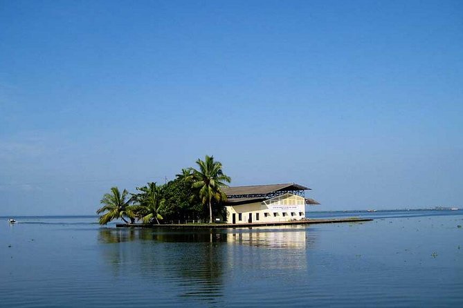 8 Days Kerala Private Tour (3 Star) with Munnar, Houseboat & Cab- Iris Holidays - Day 2, Munnar sightseeing: Mattupetty and Echo Point give you two different views
