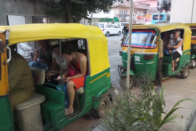 Agra: 6 Hour Tuk-Tuk / Rickshaw Tour - Guides, photos, and navigating the crowds with Naresh and Rashid Khan