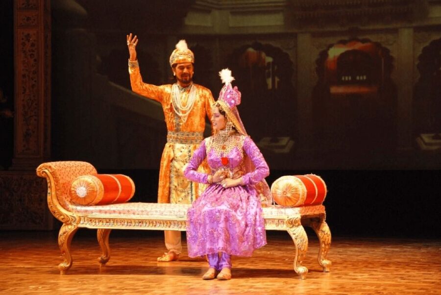 Agra: Mohabbat the Taj show tickets and agra transfers - Timing in your day, when this fits best