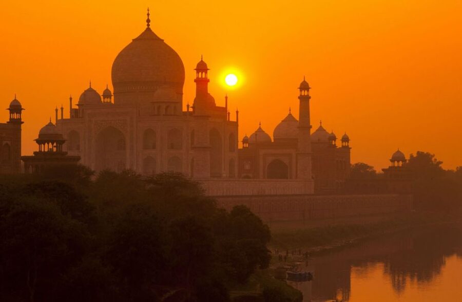 Agra: Taj Mahal with Mausoleum Skip-the-Line tickets & guide - Meeting point and how the tour actually starts
