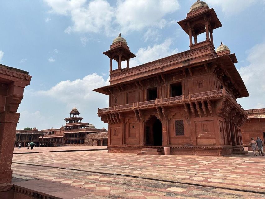 Agra to/from Jaipur with Chandboari Stepwell & Sikri Visits - A transfer that turns road time into two iconic sites