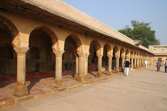 Agra To Jaipur Drop Via Fatehpur Sikri & Chand Baori, Step Well - Fatehpur Sikri: Mughal power, red sandstone scale, and a lot of different buildings