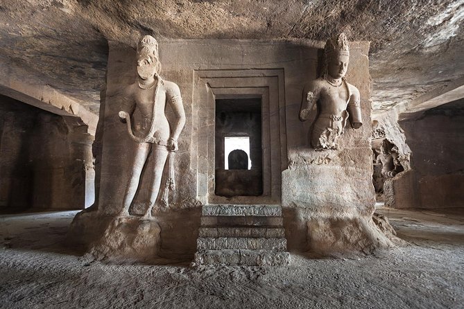 All inclusive Elephanta Caves Guided Tour - Meeting at Colaba and getting to the right boat, fast