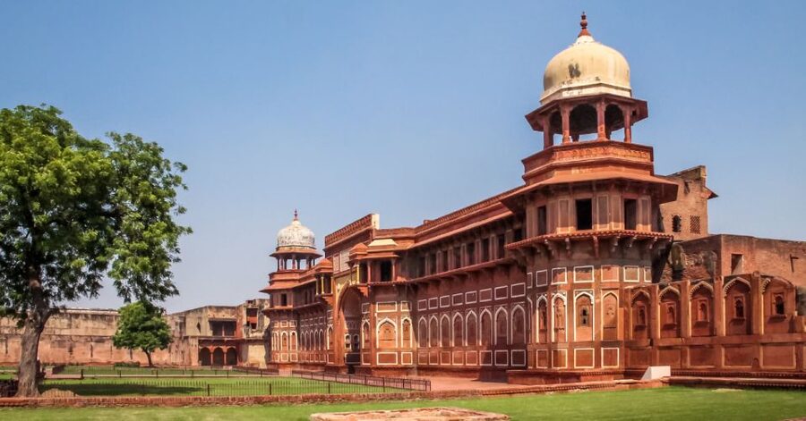 All Inclusive Private Taj Mahal Luxury Tour from Delhi - Agra Fort: Akbar-Era Walls and What to Look For in One Hour