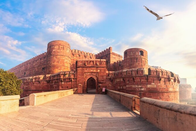 All Inclusive Private Taj Mahal Luxury Tour from Delhi by Car - Entering the Taj Mahal experience with a guide, not just a ticket