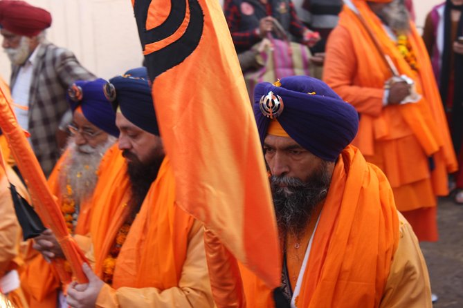 Amritsar City Tour - The 500-year-old healing tree stop (Dukh Bhanjani Ber)