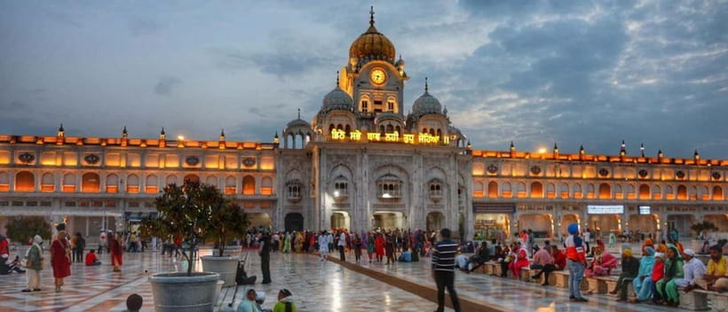 Amritsar: Golden Temple and Jallianwala Bagh Guided Tour - Entering the Golden Temple complex: dress code and a calmer pace