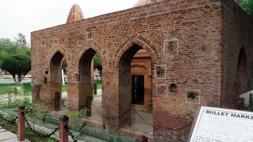 Amritsar: Golden Temple and Jallianwala Bagh Guided Tour - Sikh Central Museum, Bunga Ramgarhia, and the Sikh Reference Library