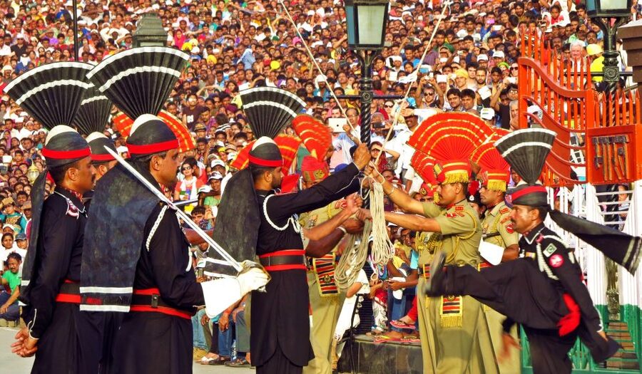 Amritsar : Golden Temple and Jallianwala Bagh Private Tour - Your Day in Amritsar: Faith, Memory, and a Daily Border Show