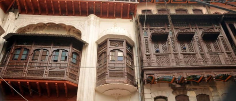 Amritsar Heritage Walk: "Back in Time" - The ancient Hindu temple stop, plus wall artwork you can actually see