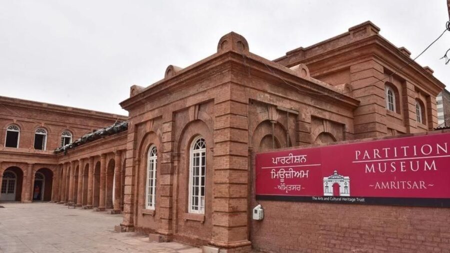 Amritsar: Small Group Sightseeing Tour with Wagah Border - Golden Temple Morning: The Best Way to Start a Meaningful Amritsar Day