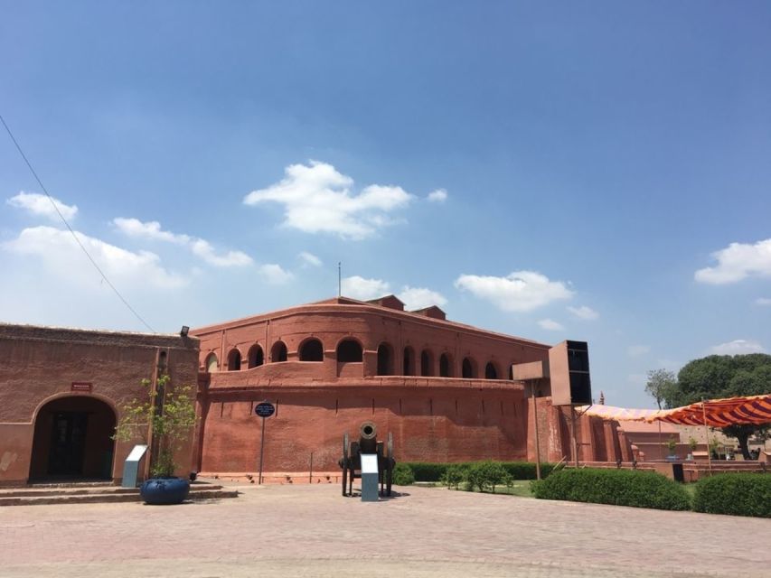 Amritsar: Small Group Sightseeing Tour with Wagah Border - Small Group, Hotel Pickup, and How the Day Actually Feels
