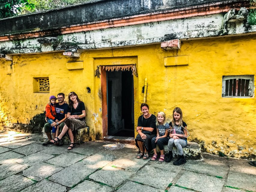 Bangalore: Basavanagudi Walking Tour with Bull Temple - Gavi Gangadeshwara Temple in a cave, the best kind of mystery
