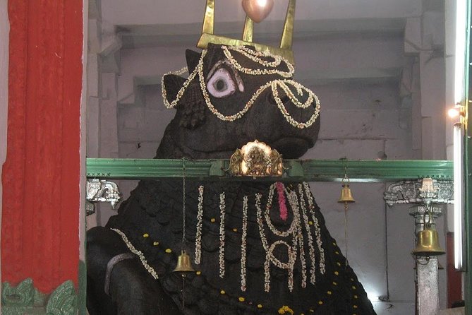 Bangalore city tour with English guide & multi language support - Bull Temple in Basavanagudi: Nandi, Dravidian architecture, and fast context