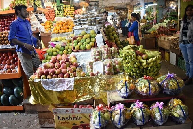 Bangalore : Evening Food Street Walk and Market Visit - VV Puram and Thindi Beedi: Where South Indian Classics Meet North Indian Chaat