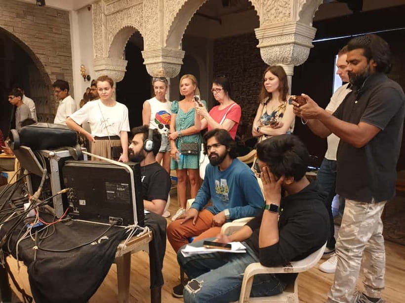 Bollywood Sightseeing and Celebrity Home Tour by Private Car - Dance Show Participation and Bollywood Song Lessons