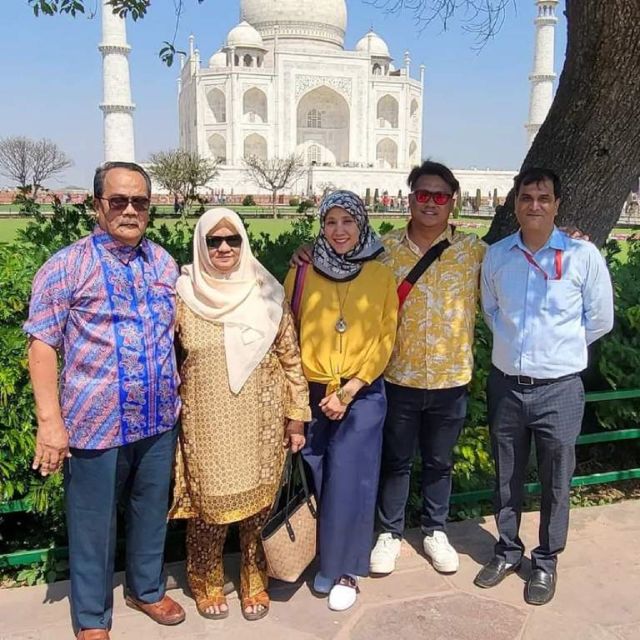 Book Govt. Approved Tour Guide For Taj Mahal & Fort - Agra Fort With Akbar’s Era, Red Sandstone, and Indo-Islamic Details