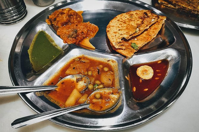 Chandni Chowk Delhi Food Tour with 15+ Tastings - Chandni Chowk’s Sikh Temple Stop: 24-Hour Kitchen and Chapatti Making