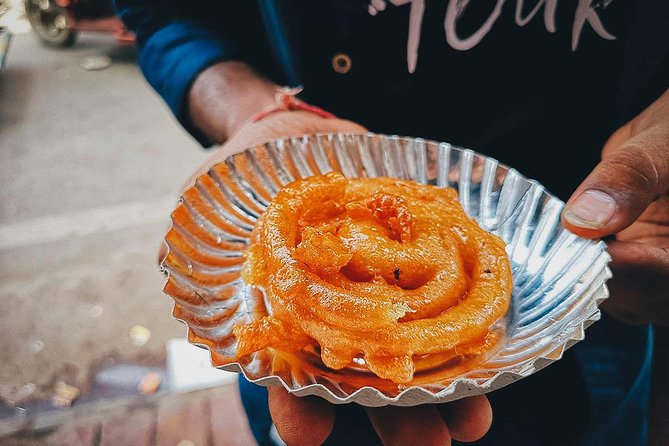 Chandni Chowk Delhi Food Tour with 15+ Tastings - Spice Market and Snack Route: Pani Puri, Pakoras, Parathas, and More