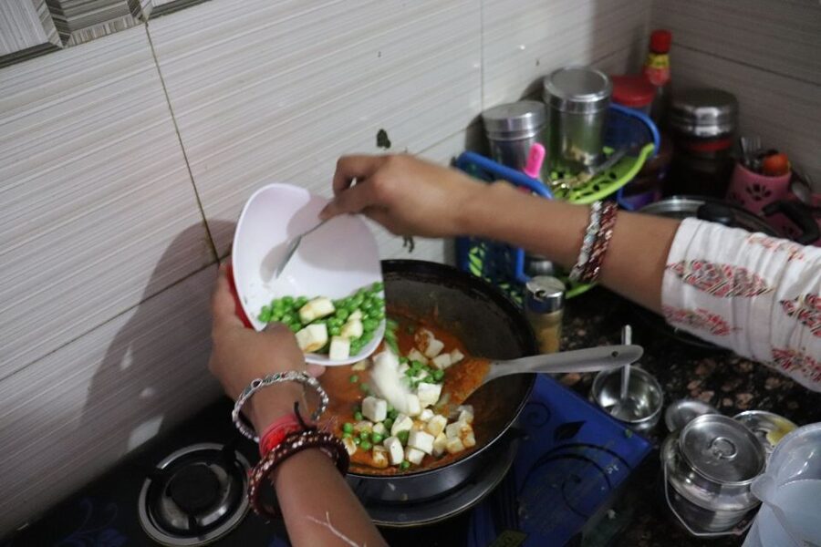 Cooking class and dinner with Rekha family with full meals - Henna Mehendi and dressing up, how it fits without stealing the meal