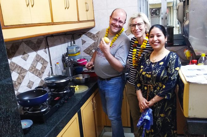 Cooking Demo + Lunch/Dinner and interaction with an Indian family @ Chez Anjali - The Meeting Point and the Floral Tikka Welcome