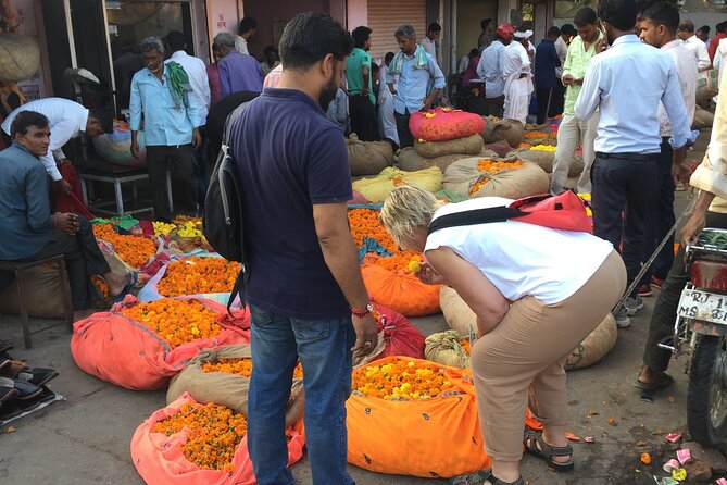 Cultural Walk and Food Tasting In Jaipur - Meeting at Golcha Cinema and Finishing at Choti Choupar