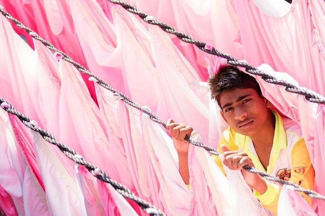 Dabbawala, Dhobi Ghat & Dharavi slum Tour with Local Train Ride - Why this half-day tour gives you the real Mumbai feel