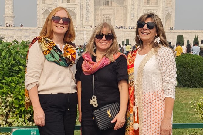 Day Trip Delhi to Agra by Express Train in 90 Min - Smart time at the Taj: food, handicrafts, and staying comfortable