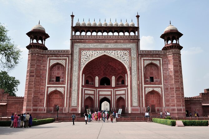 Delhi All Inclusive Half day City Tour With Guide - The guides: where the quality really shows