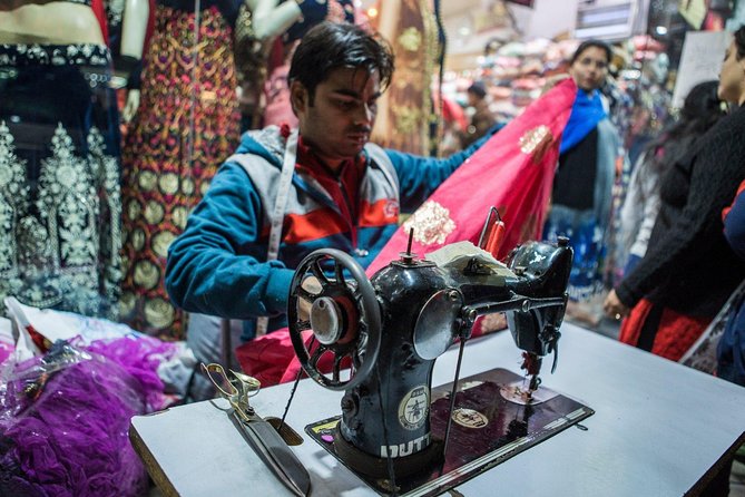 Delhi Food Walk: Rickshaw Ride, Street Eats & Market Tour - Why this Delhi food walk feels practical, not touristy