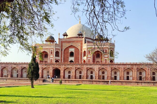 Delhi: Old and New Delhi Guided Full or Half-Day Tour - Pickup, private group flow, and what the schedule feels like