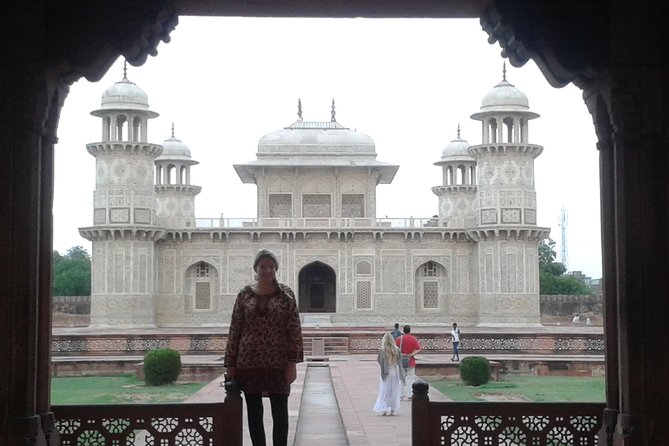 Delhi to Agra and Taj Mahal Private Day Trip by Express Train with Lunch - A full-day Taj Mahal route that avoids the usual traffic headache