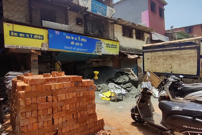 Dharavi Slum Walking Tour: Mumbai’s Inspiring Small Industries - Entering Dharavi from a real starting point, not a lecture