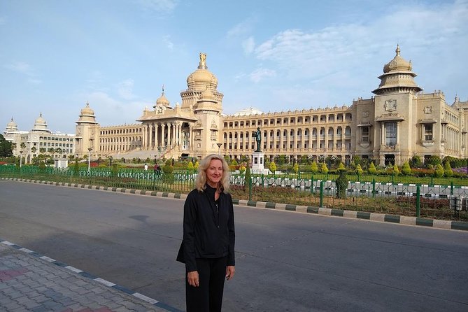 Discover Bangalore Through the Ages - Guided Tour with Lunch - Bangalore Fort remains, old stones that explain how cities form