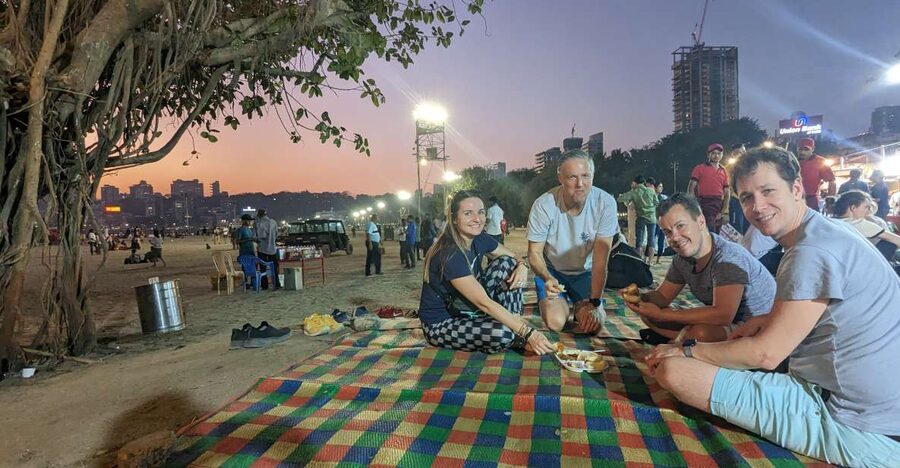 Discover Mumbai's street & beach with Vegetarian food tour - A 2-3 hour vegetarian street and beach plan that feels like Mumbai at night