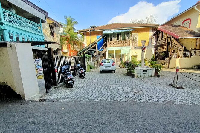 Discover the Hidden Gems of Bandra on an Engaging Walking Tour - Where Portuguese history shows up in everyday places