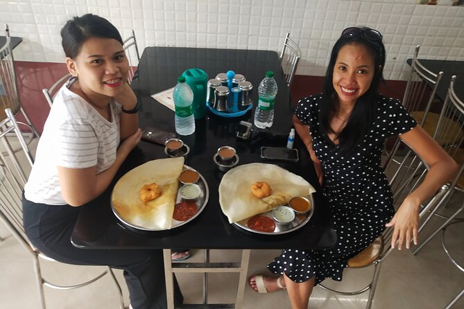 Enjoy the best Food tour in kochi with a local ! - Mattancherry Street Food Stop: The First Hour for Big Flavor Variety