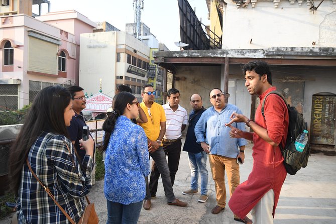 Essential Varanasi (North and Manikarnika) Walking Tour - What Makes the Group Size Matter (And Why You’ll Feel It)
