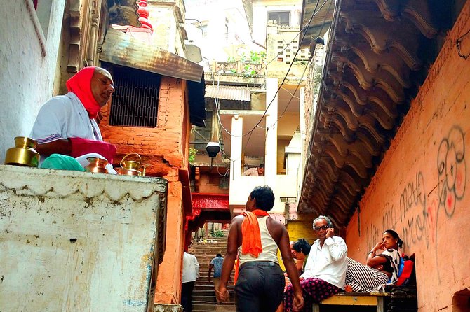 Essential Varanasi (North and Manikarnika) Walking Tour - Bhartendu Harishchandra Udhyan: Haveli Walls, a Writer’s Legacy, and a Calm Temple