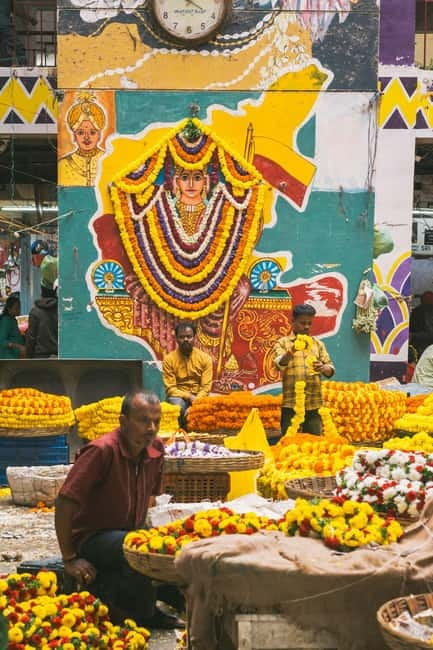 Experience Bangalore - Evening City Walk Tour & Market Visit - The 90-minute Hindu mythology session: the why behind the sights