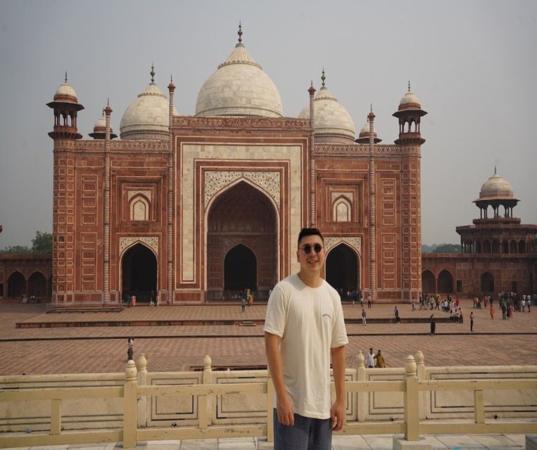 Fast-track entry into taj mahal with entrance included. - Key Points You’ll Care About