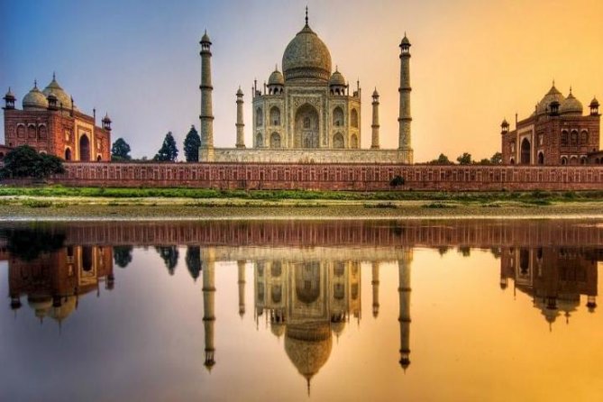 Four-Day Private Luxury Golden Triangle Tour to Agra and Jaipur From New Delhi - Jaipur in One Day: Hawa Mahal Views, Jantar Mantar, Jal Mahal Photos, City Palace Time