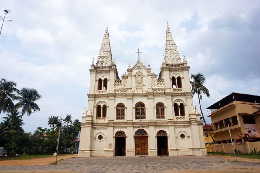 From Cochin: Fort Kochi and Mattancherry Sightseeing Tour - Santa Cruz Basilica: Portuguese art you can actually see up close