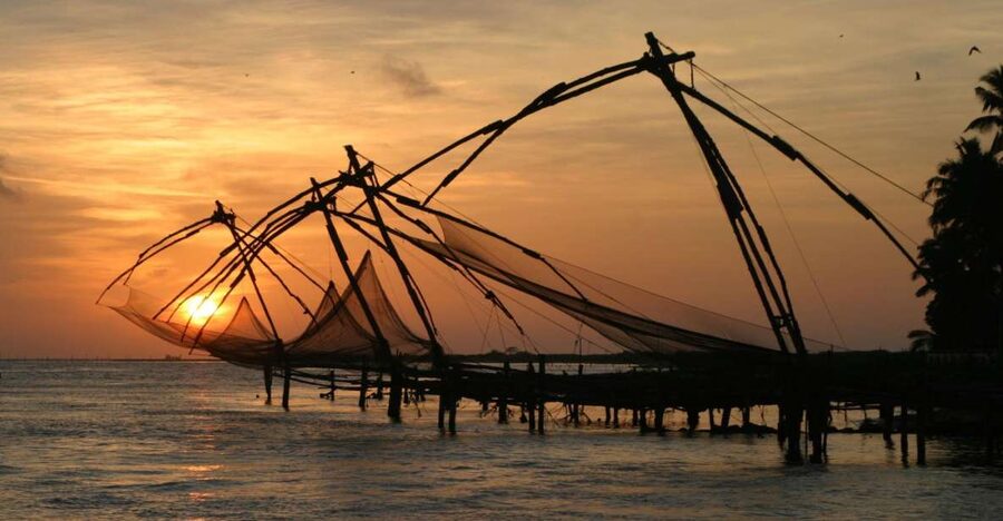 From Cochin: Fort Kochi and Mattancherry Sightseeing Tour - Fort Kochi walk: Chinese fishing nets, St. Francis Church, and Vasco da Gama