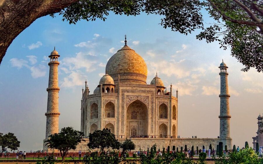 From Delhi:All Inclusive Taj Mahal Day Tour by Fastest Train - How the Delhi to Agra fast-train day trip actually works