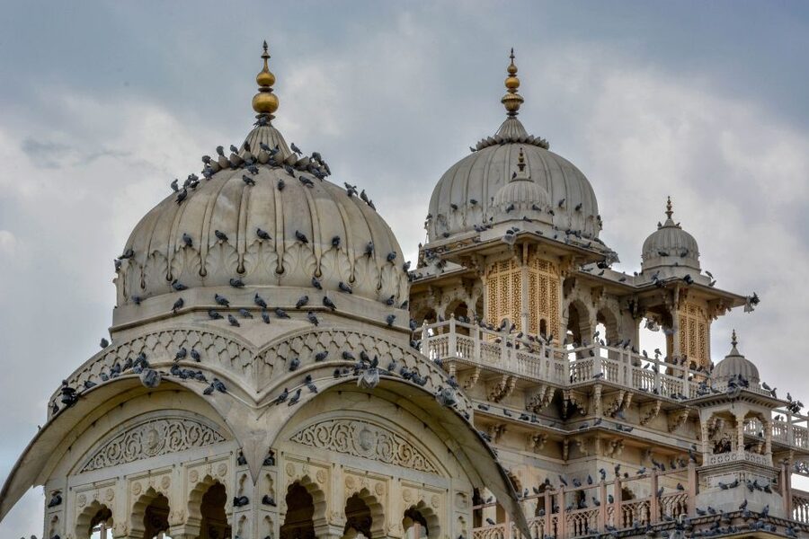 From Delhi: Jaipur Day Trip by Fast Train or Private Car - Hawa Mahal and City Palace: pink city faces, palace rules